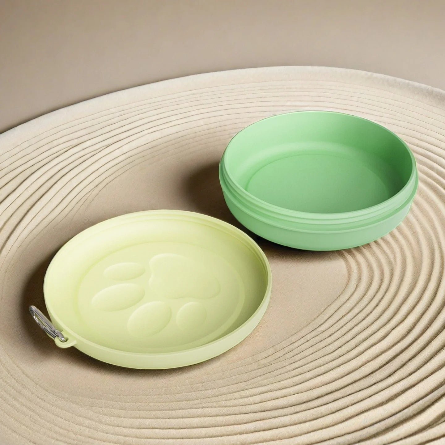 2-in-1 portable travel pet bowl for dogs and cats !